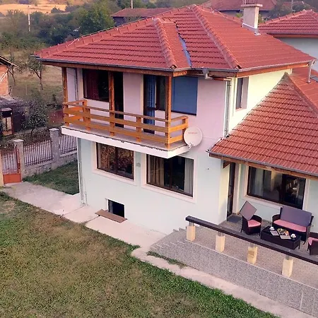 Guest House Villa Bozhenitsa بيت ضيافة