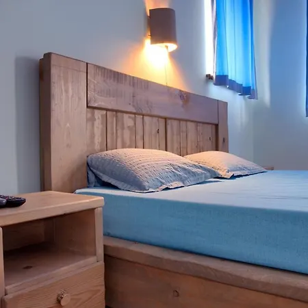 Guest House Villa Bozhenitsa 招待所 3*